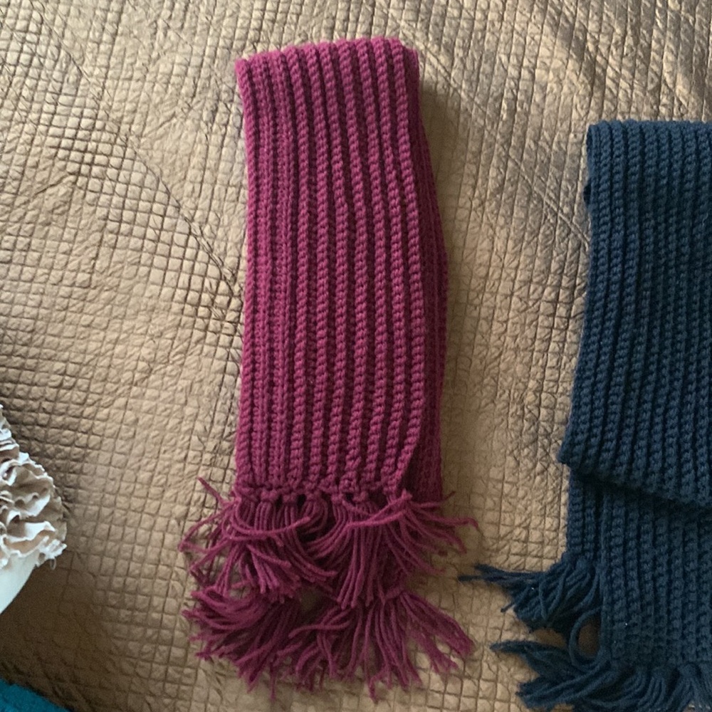 Scarfs - Picture 2 of 5